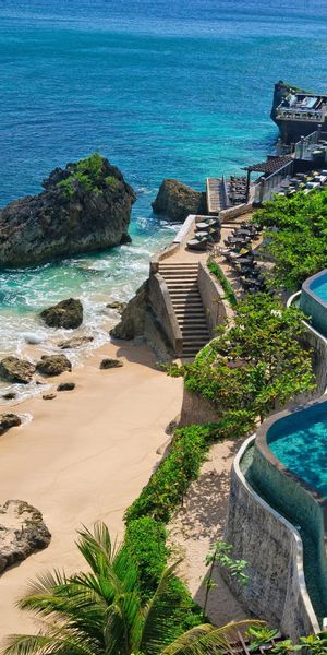 Breathtaking Bali Resort Pool Overlooking the Ocean