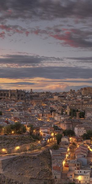 Breathtaking Toledo Twilight: A Stunning HD Phone Wallpaper of Spain