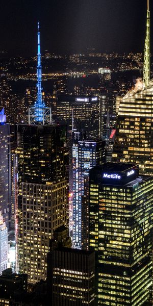 Breathtaking Night Skyline of Manhattan for Your Mobile