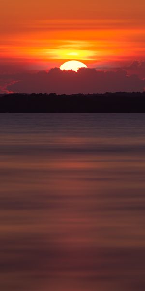 Breathtaking sunset wallpaper: Nature's beauty captured in vibrant colors
