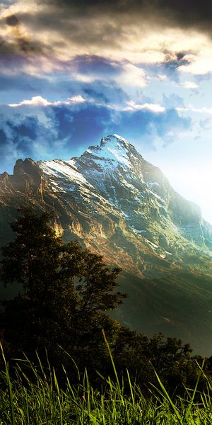 Breathtaking Sci-Fi Landscape Featuring Majestic Mountains and Planets