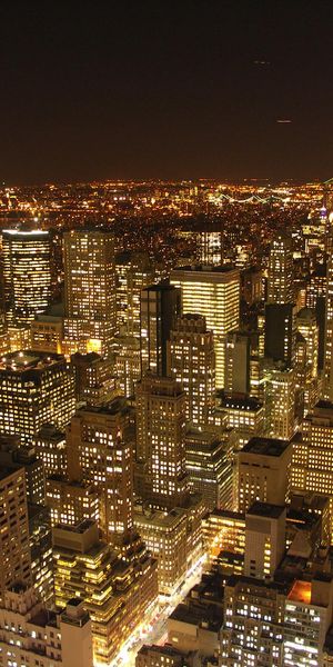 Breathtaking New York City skyline at night - free phone wallpaper