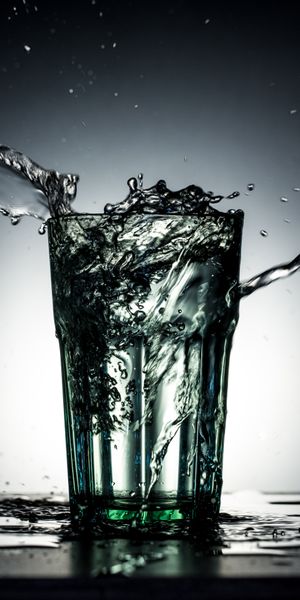 Captivating Water Splash Wallpaper - Free for Your Devices