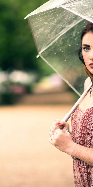Phone wallpaper: Blur, Umbrella, Brunette, Model, Women, Green Eyes, Freckles free download