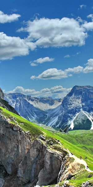 Explore the Majestic Dolomites: 4K Phone Wallpaper of Alpine Peaks in Italy