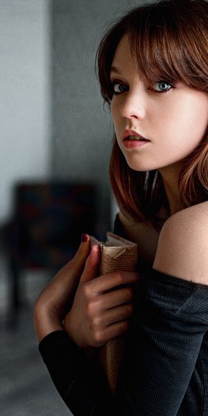 Phone wallpaper: Blur, Brunette, Model, Women, Blue Eyes free download