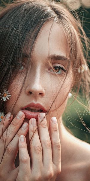 Phone wallpaper: Blur, Face, Brunette, Model, Women, Brown Eyes free download