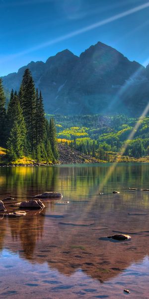 Awesome Maroon Bells Landscape with Sunbeam Over Lake