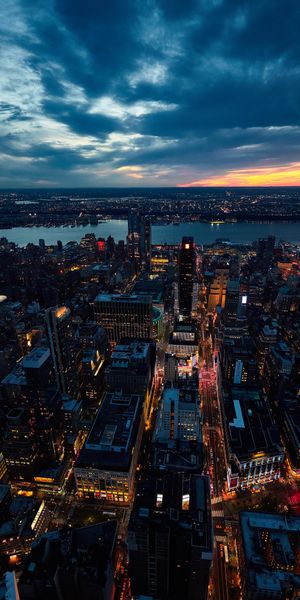 Breathtaking New York City Skyline at Dusk