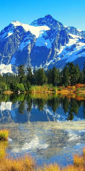 Breathtaking Autumn Scene with Reflection in Lake