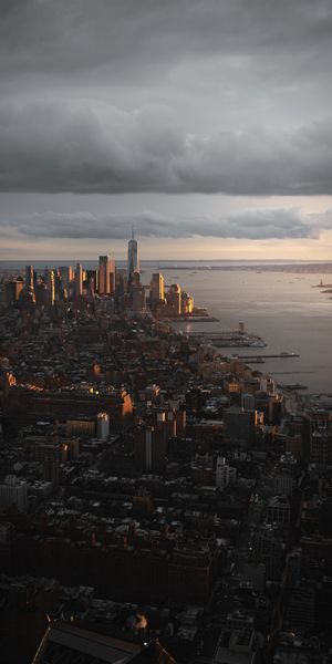 Breathtaking 4K Mobile Wallpaper of a Dusk Cityscape Overlooking the Coast