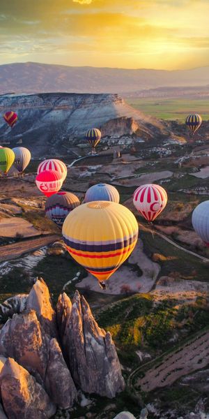 Breathtaking View of Colorful Hot Air Balloons at Sunrise