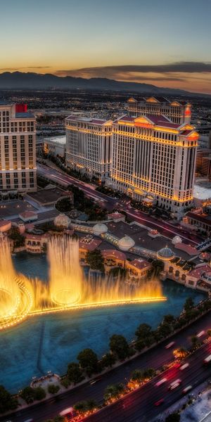Breathtaking Las Vegas Cityscape Phone Wallpaper Featuring Iconic Landmarks