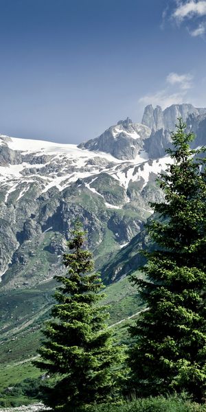 Majestic Mountain Landscape Wallpaper: Nature's Beauty Captured