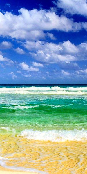 Breathtaking summer beach phone wallpaper featuring waves and a clear horizon