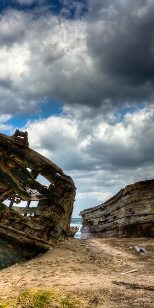 Phone wallpaper: Wreck, Japan, Shipwreck, Wave, Beach, Vehicles, Cloud free download