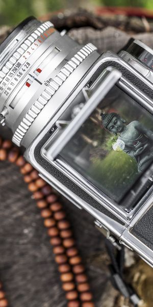 Phone wallpaper: Buddha, Blur, Bokeh, Camera, Man Made, Vintage Camera, Hasselblad free download
