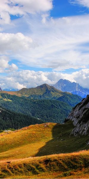 Explore the Majestic Dolomites: Free iPhone Wallpaper of South Tyrol's Nature