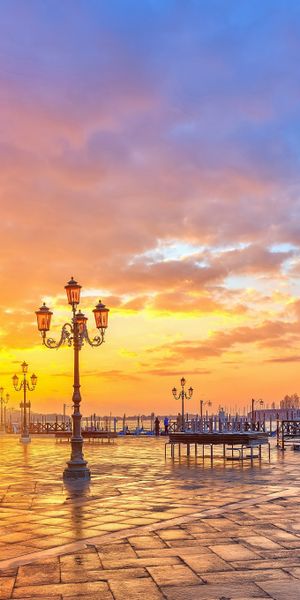 Breathtaking Venice Sunset Wallpaper Featuring Iconic Architecture and Colors