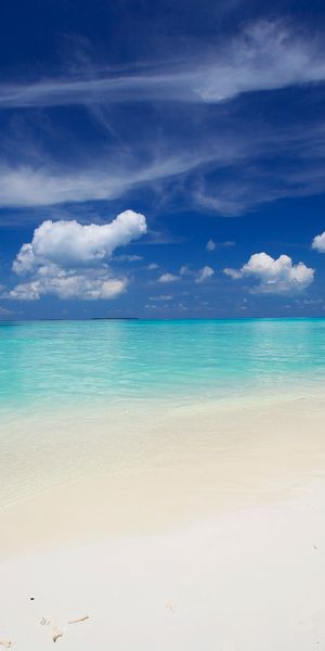 Relaxing Maldives Beach Scene with Umbrella and Ocean View