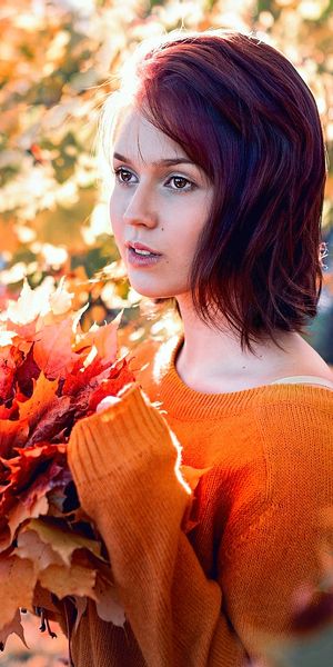 Phone wallpaper: Blur, Leaf, Fall, Mood, Sunny, Model, Women, Brown Eyes, Red Hair free download