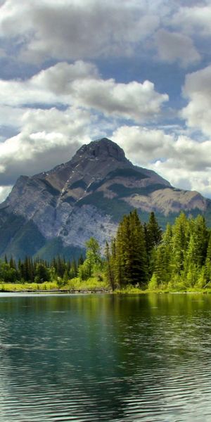 Serene Mountain Landscape iPhone Wallpaper in 4K Resolution