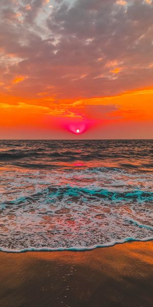 Beautiful Sunset Over Ocean Waves - Perfect Mobile Wallpaper