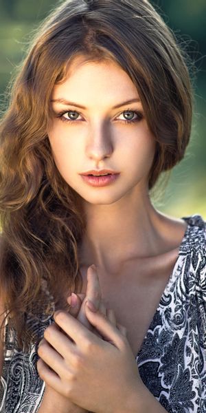 Phone wallpaper: Blur, Brunette, Model, Women free download
