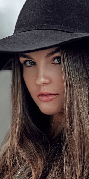 Phone wallpaper: Blur, Face, Hat, Brunette, Model, Women free download