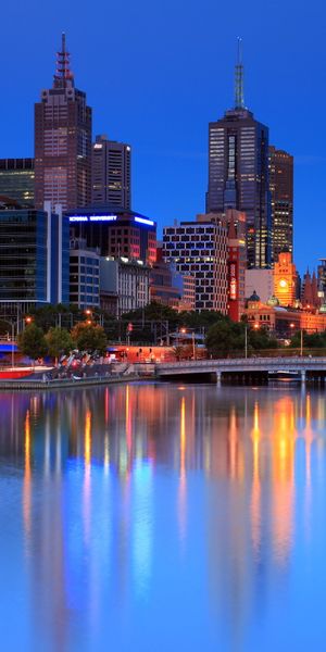 Breathtaking Melbourne City Skyline at Dusk - Ideal iPhone Wallpaper