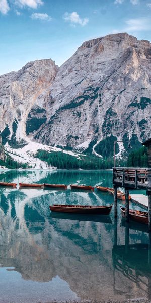 Tranquil Lake and Mountain Lodge - A Scenic Phone Wallpaper