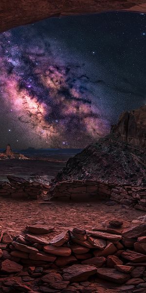Breathtaking 4K Mobile Wallpaper: Cave View of the Milky Way at Night