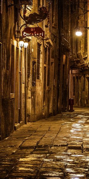 Enchanting Nighttime Alley in Venice, Italy - Ideal Wallpaper for Your Space
