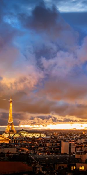 Breathtaking Twilight Cityscape of Paris Featuring the Eiffel Tower - 4K Wallpaper