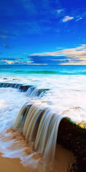 Breathtaking Sunrise Over the Ocean