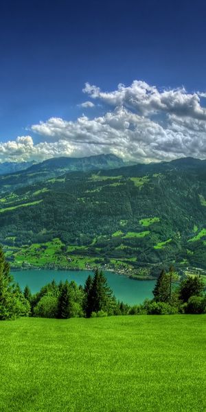 Breathtaking Mountain Landscape for Mobile Wallpaper