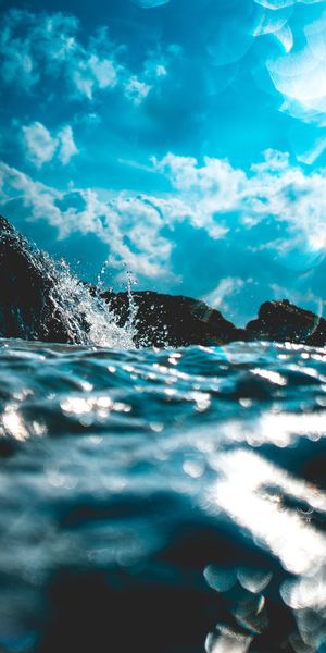 High-Quality Phone Wallpaper Featuring Nature's Waves, Sky, and Water Glare