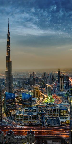 Breathtaking Dubai Cityscape Wallpaper Featuring Burj Khalifa at Dusk