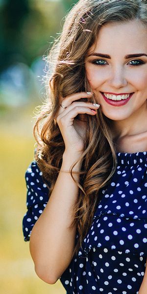 Phone wallpaper: Blur, Smile, Brunette, Model, Women, Green Eyes, Outdoor free download