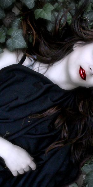 High-Quality Gothic Vampire Phone Wallpaper: Dark Elegance and Mystery