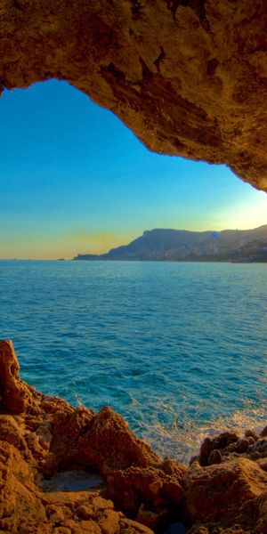 Captivating Phone Wallpaper of Monaco's Sunset Over the Ocean
