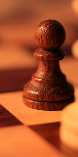 Intricate Chess Pawn Close-Up: 4K iPhone Wallpaper for Game Lovers