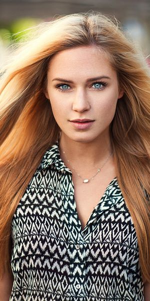 Phone wallpaper: Blur, Blonde, Model, Women, Blue Eyes, Eva Mikulski free download