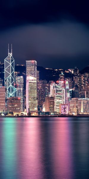 Breathtaking Hong Kong skyline at night - free phone wallpaper for city lovers