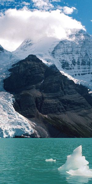 Explore Majestic Mountain Wallpaper for iPhone - Free Download Available