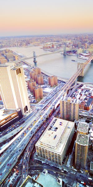 Breathtaking Cityscape of Manhattan and Brooklyn Bridges - Free Phone Wallpaper