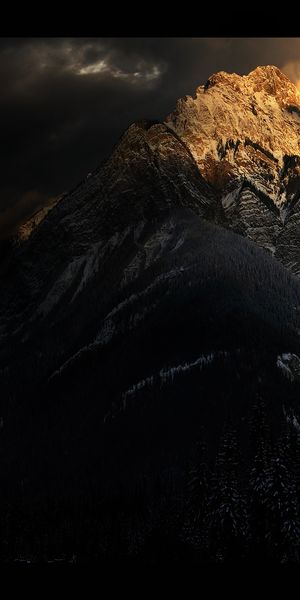 Majestic Mountain Sunrise Wallpaper for Nature Lovers