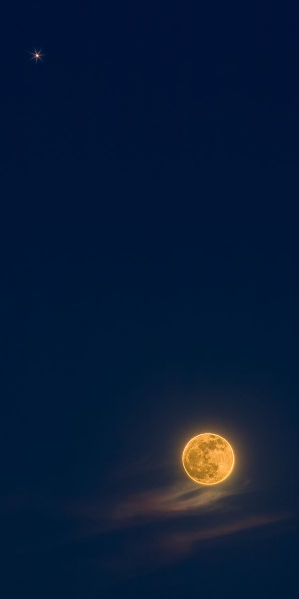 Captivating Moon in the Night Sky Wallpaper