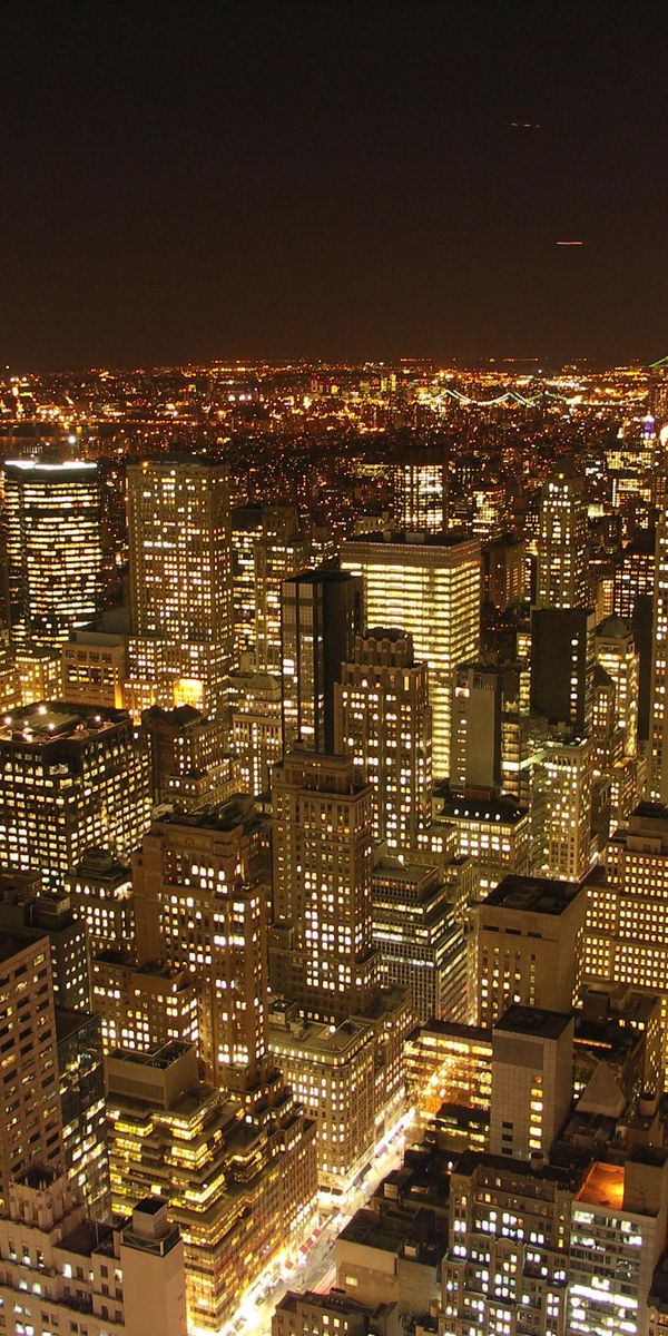 Breathtaking New York City skyline at night - free phone wallpaper
