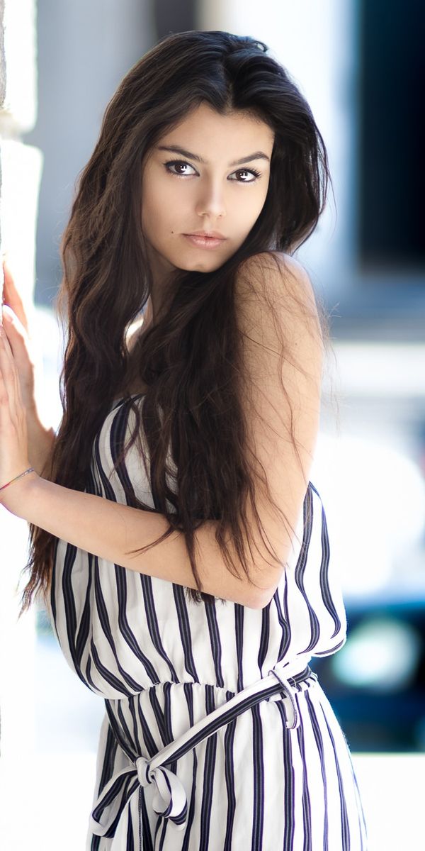 Phone wallpaper: Blur, Brunette, Model, Women, Brown Eyes free download